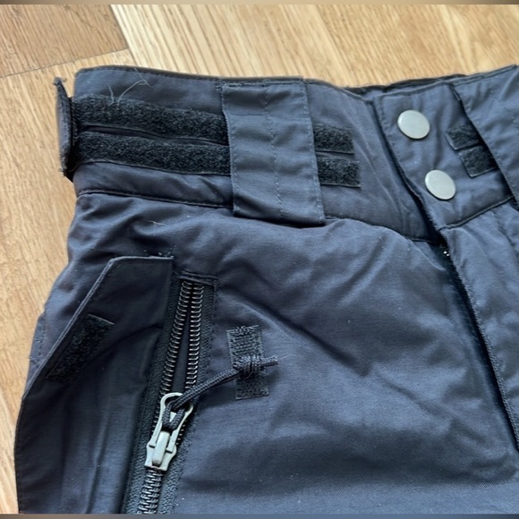 Columbia kid’s Bugaboo ski pants. Size 6-7. Black. Adjustable waist. Barely worn - Picture 7 of 11